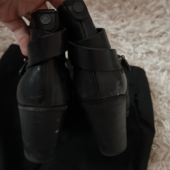 Authentic Rag & Bone Harrow Ankle Boot black leather bootie with duster. - Picture 5 of 5